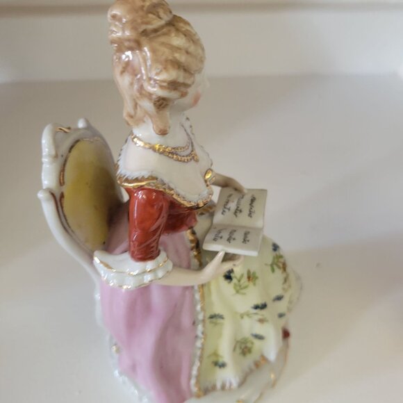 VINTAGE ~ MARUYAMA OCCUPIED JAPAN PORCELAIN READING WOMAN FIGURINE - Picture 5 of 12